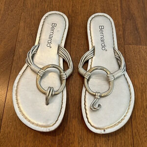 Bernardo Leather Thong Sandals Sz 10